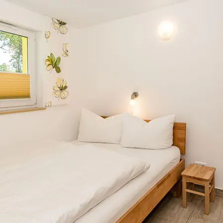 Bungis - 28 Ferienhaeuser Am Grimnitzsee G8 *